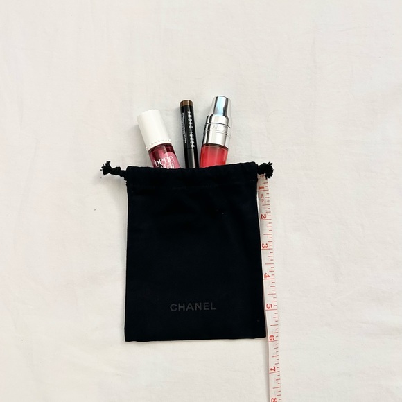 ๐SOLD๐ CHANEL Makeup Pouch Drawstring - Picture 3 of 4
